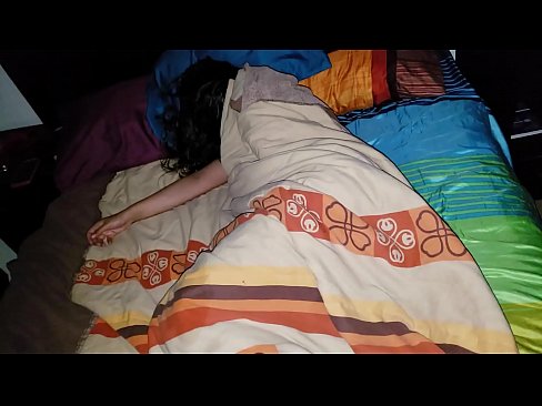 ❤️ Stiefson beréiert seng jonk Stéifmamm wärend hatt schléift. ❤️ Sex op lb.pornohammer.ru ❌