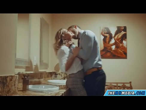 ❤️ Wann eng Busty Blond Iech an engem ëffentlechen Toilette verféiert ❤️  Sex op lb.pornohammer.ru ❌